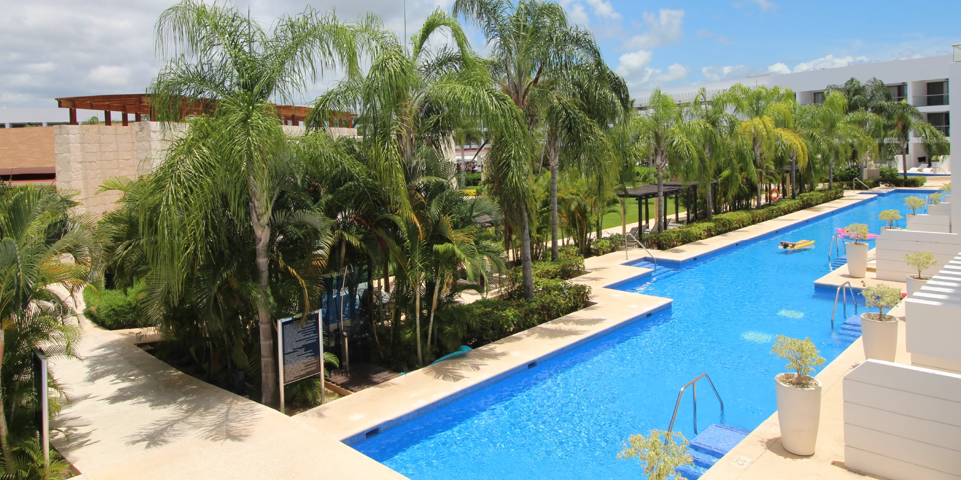 on-vacation-colombia-destino-cancun-hoteles-princess-piscina-02.webp