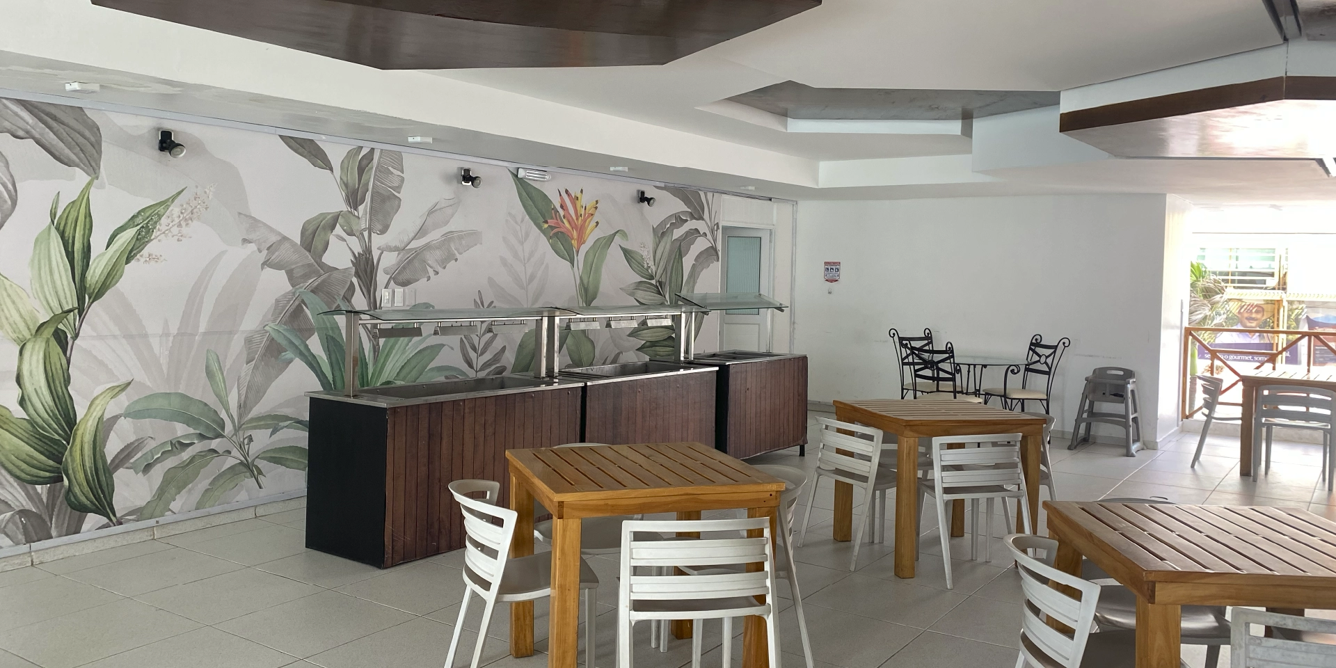 on-vacation-colombia-destino-nacional-san-andres-restaurante-buffet.webp