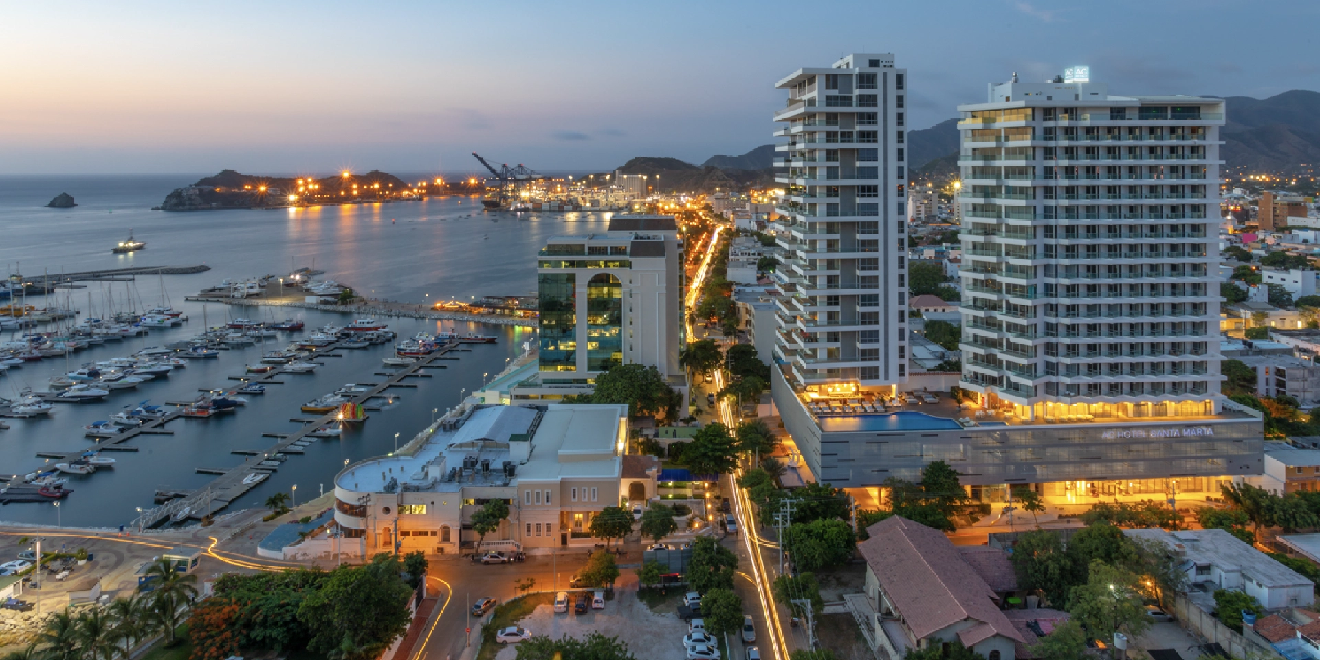 on-vacation-colombia-destino-santa-marta-hotel-acmarriott-hotel-panoramica-bahia.webp